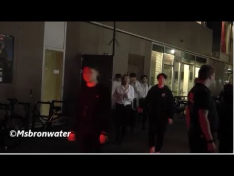 ATEEZ vertrekt  fans zwaaien ze uit  @ Q-Factory Amsterdam the netherlands