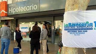 La Bancaria realizó paro en el Banco Hipotecario por despidos inducidos en San Juan