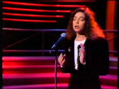 NANCI GRIFFITH - 'Cold Hearts Closed Minds' LIVE! Irish THE LATE SHOW gaye byrne