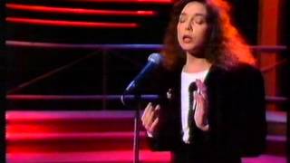 NANCI GRIFFITH - &#39;Cold Hearts Closed Minds&#39; LIVE! Irish THE LATE SHOW gaye byrne