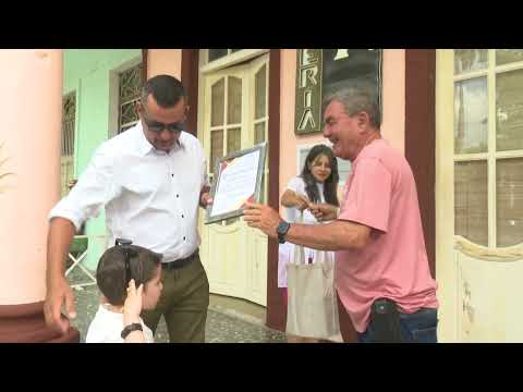 Acoge icónica galería granmense obra de Raylven Friman.