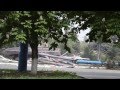 9 мая 2014 - Мариуполь - украинские военные в центре города сражаются с баннерами ...