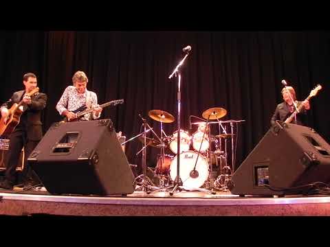 Phil Emmanuel at Smithfield RSL - Shadows and Dire Straits SHow 2011