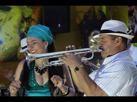 LLUVIA Y SUS SONEROS - EL CUARTO DE TULA - (DRA)