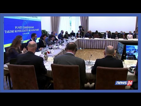 Ndryshimi i axhendës, ambasadorja amerikane Yuri Kim largohet nga salla sapo merr fjalën Ilir Beqja