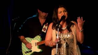 Crystal Shawanda - Laid Back - Live Hugh&#39;s Room October 2016