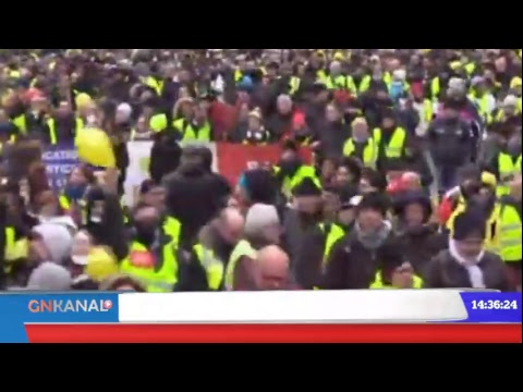 In the square in Paris 100,000 yellow jackets against Macron