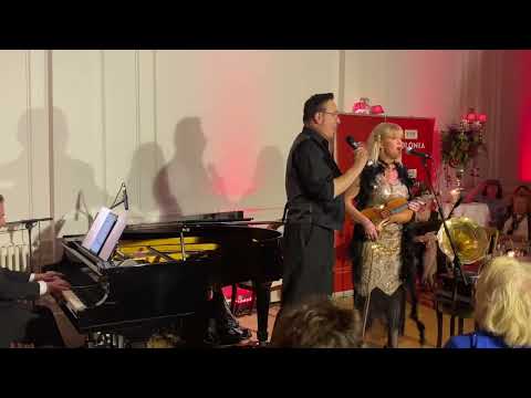 „Kiedy znów zakwitną białe bzy” w wykonaniu Retro Singers w Ognisku Polskim