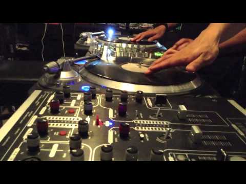 DJ EarwaxXx & DJ Phase Freestyle Cuts @ House Of WaxXx 5.2013