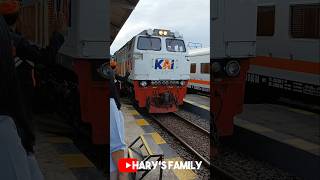 Download lagu Naik Kereta Api Malabar dari Stasiun Blitar | HARY'S FAMILY #harysfamily #naikkeretaapi #jalanjalan mp3