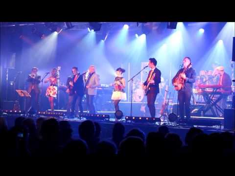 Michel Fugain et Pluribus inaugurent une salle de spectacle dans l'Orne