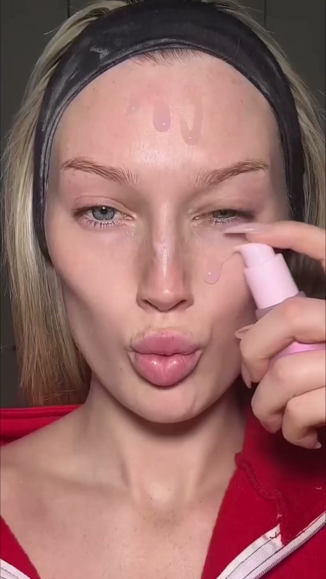 Coba deh skincare routine yang bikin kulitmu glowing! 🥰✨ Siap untuk tampil cerah setiap hari?