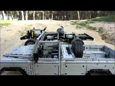 Land Rover Defender 110 construido con piezas de LEGO