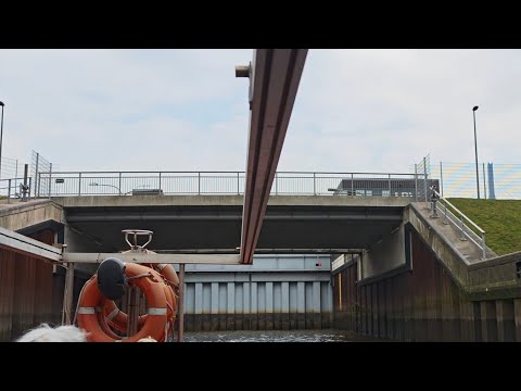 Schleusdurchfahrt Rugenberger Schleuse Hamburg in 360 Grad | TechReviews DE | 8K