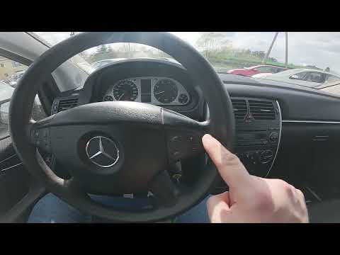 Wie bediene ich die Lenkradtasten beim MERCEDES-BENZ W245 (2005–2011)?