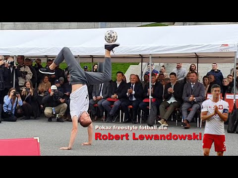 Pokaz trików z piłką dla Roberta Lewandowskiego - Warszawa 2022