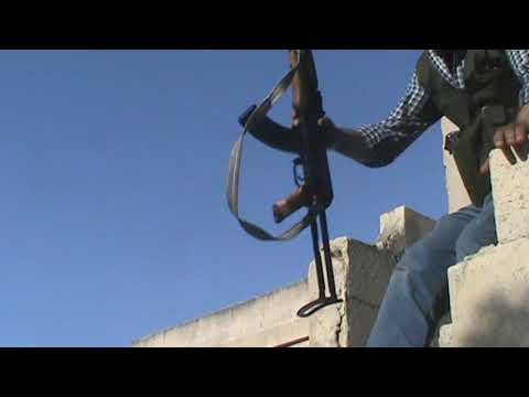 استهداف دبابة لقوات النظام بقاذف آر بي جي من قبل عناصر الجيش الحر في مدينة الرستن في حمص