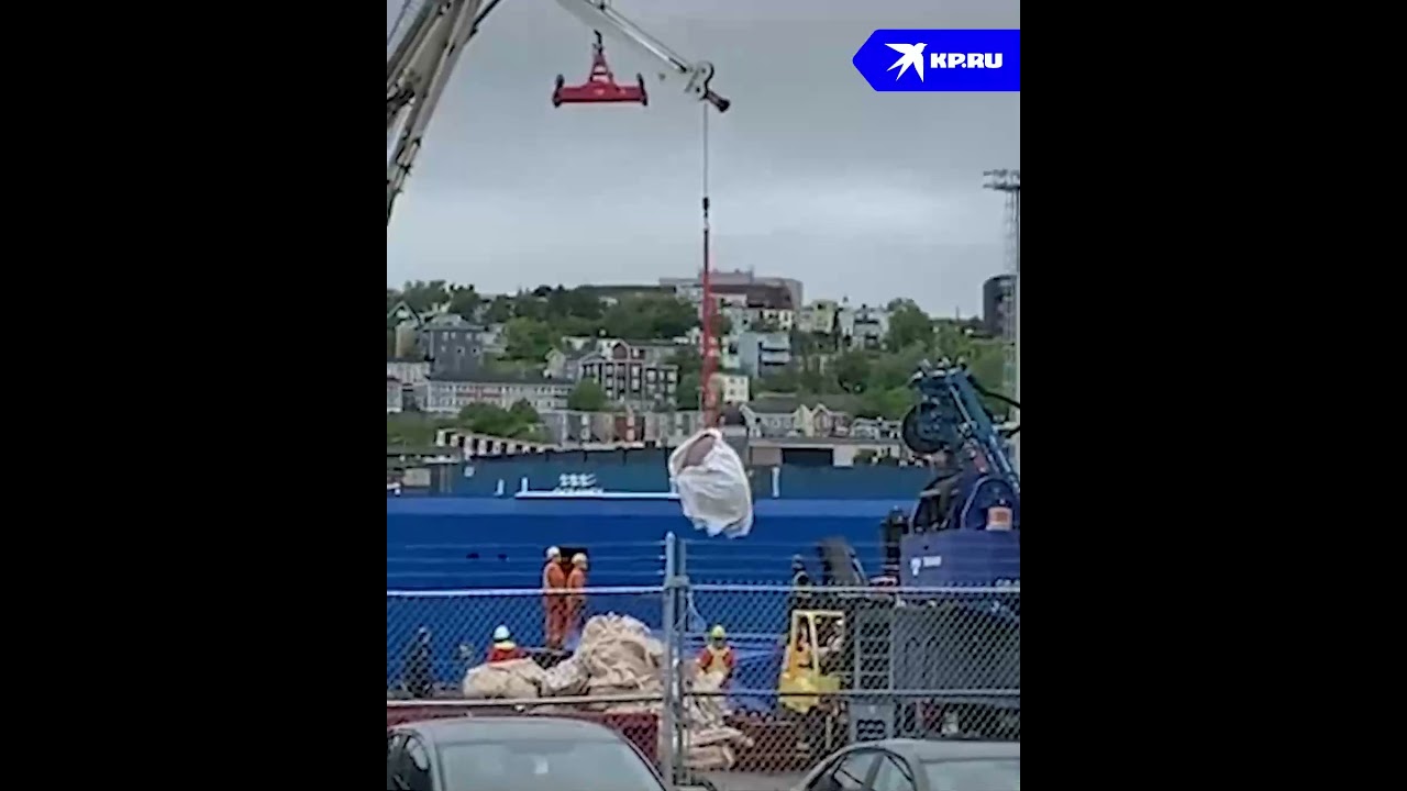 Verstümmeltes Wrack eines aus dem Atlantik gehobenen Bathyscaphe "Titan"