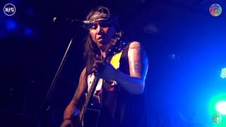 Download lagu Roy Jeconiah - Kehadiranmu Live Cover at Kelir | Rock In Gresik mp3