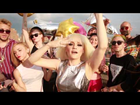 Los De La Vega Feat. Roxy Cottontail "So Far Out There" Video Teaser