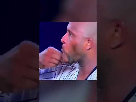 Yankees Pitcher throws in the FATTEST Chew 🤣