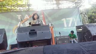 Newosqie mashing up Morning Star with Shpongle (LIVE)