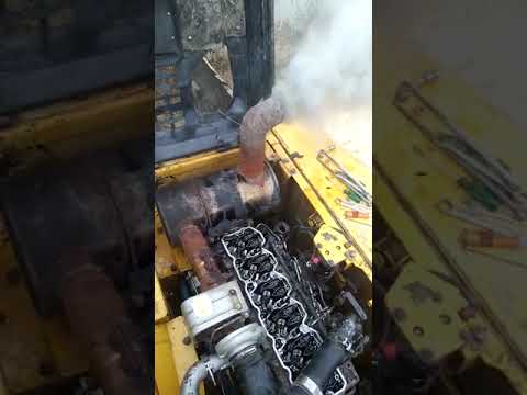 Suara engine kasar dan asap putih.excavator Komatsu. #shorts  @Belajarmekanikpemula