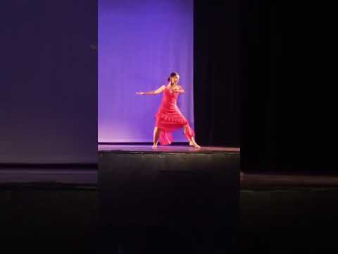 Bailando personaje"El triunfo de la vida" en Bitácoras del Alma. Casa de la Cultura del Guayas 2026