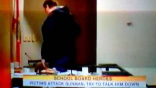 Gunman gets attacked with purse in florida