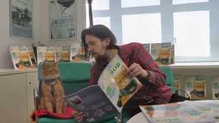 James Bowen reads My Name Is Bob to Street Cat Bob.