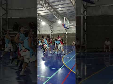 El golazo en velocidad de Lucho Fortelli ante Ateneo encarando fuerte al aro