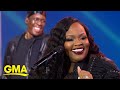 Tasha Cobbs Leonard performs ‘Burdens Down’ on 'GMA' l GMA