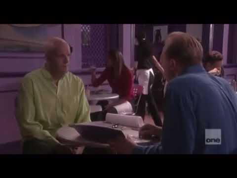 Quickie Vs. quiche pronounciation gets man slapped 🤣