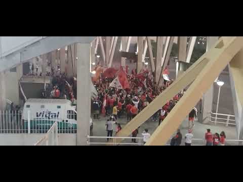 "HINCHADA INDEPENDIENTE PREVIA AL ENCUENTRO FRENTE A CENTRAL NORTE EN CÓRDOBA" Barra: La Barra del Rojo • Club: Independiente