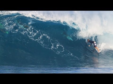 Pro surfer John Florence Backdoor ඉරා දමයි