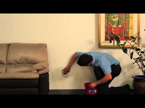 comment nettoyer un plafond noirci par l'humidité