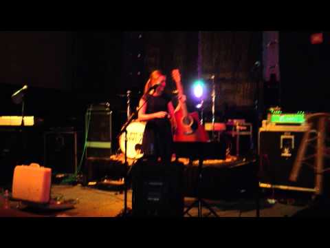 Gracie Schram Opens for Manic Drive 1-31-13