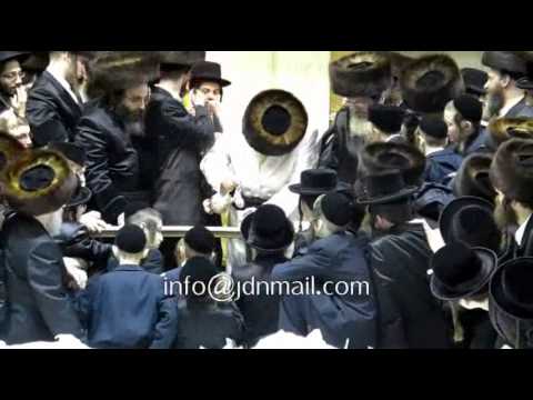 Toldos Avrohom Yitschok Rebbe Making Havdalah In Boro Park Shevat 5772
