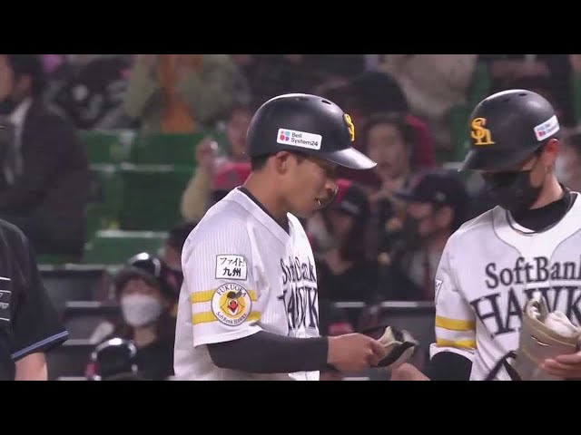 【3回裏】ホークス・野村勇のプロ初ヒットは俊足を活かした内野安打!! 2022年4月6日 福岡ソフトバンクホークス 対 オリックス・バファローズ