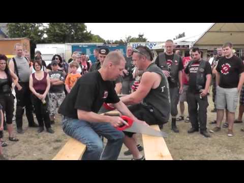 Brettsägespiel beim 21. Pfingsttreffen der Sächsischen Tourenfahrer in Schöna