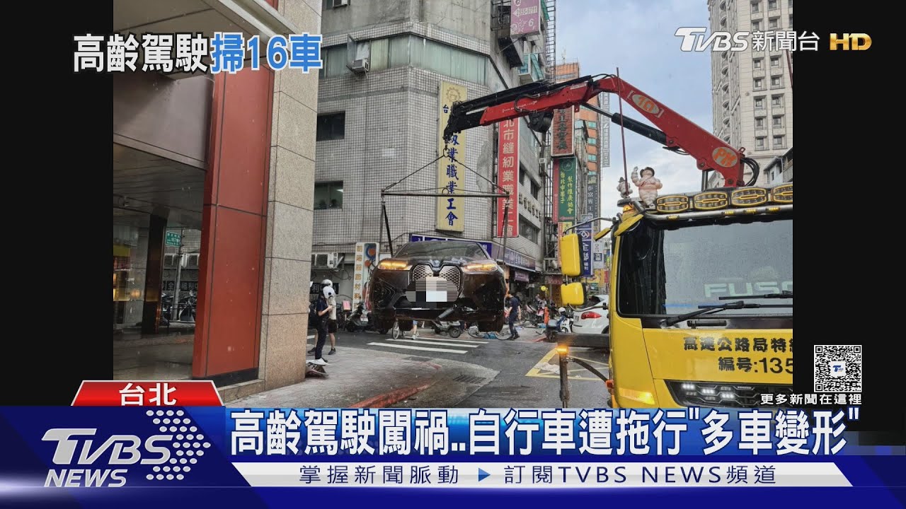 74歲翁突暴衝「開上人行道」撞16車釀1傷