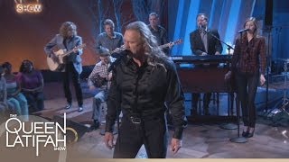 Trace Adkins Performs 'Carol of the Drum' on The Queen Latifah Show