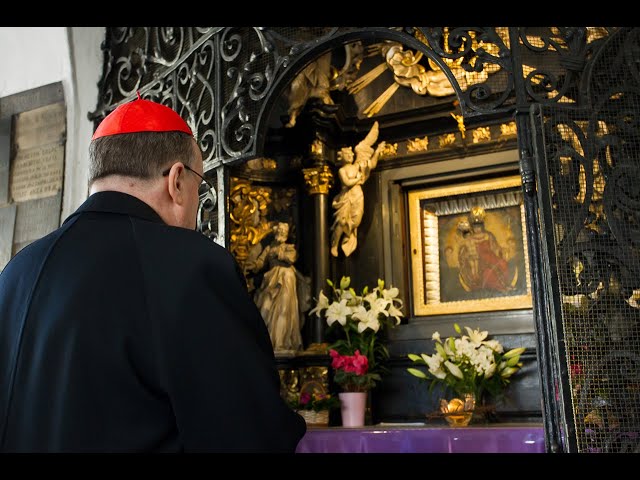 Molitveno hodočašće kardinala Bozanića i pomoćnih Biskupa od Katedrale do Kamenitih vrata