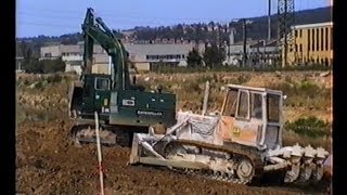 preview picture of video 'HANOMAG D600C, CAT 955L, 235C, MERCEDES, MAN beim Bau der B10 Ebersbach/Fils, 28.07.1989.'