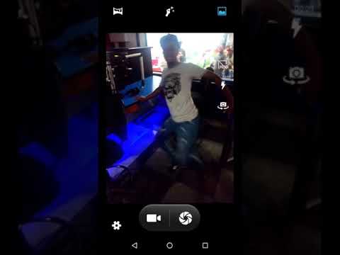 Dj sporo dancing in studio