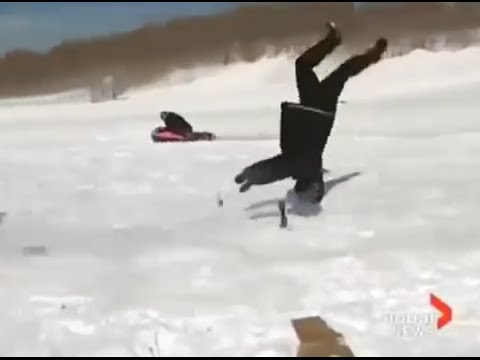 Repórter é atropelado mas não perde a pose