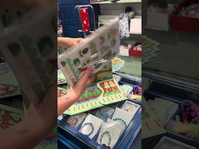 Vídeo relacionado con Anuncios por palabras en Mensual: Una forma divertida, anunciarse a sí mismo en la revista gay para conseguir algún contacto. (serie mini-ebooks nº 1)