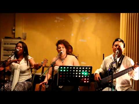 Aïna Quach, Nanie, Luk, Mahery et Nini Kolibera "Malagasy anie Ianao"