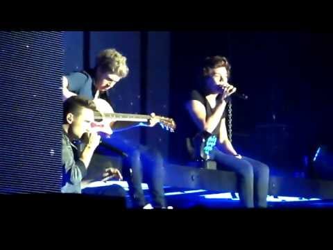 One Direction performing Little Things (Liam beatboxing) in Nottingham 16.04.13