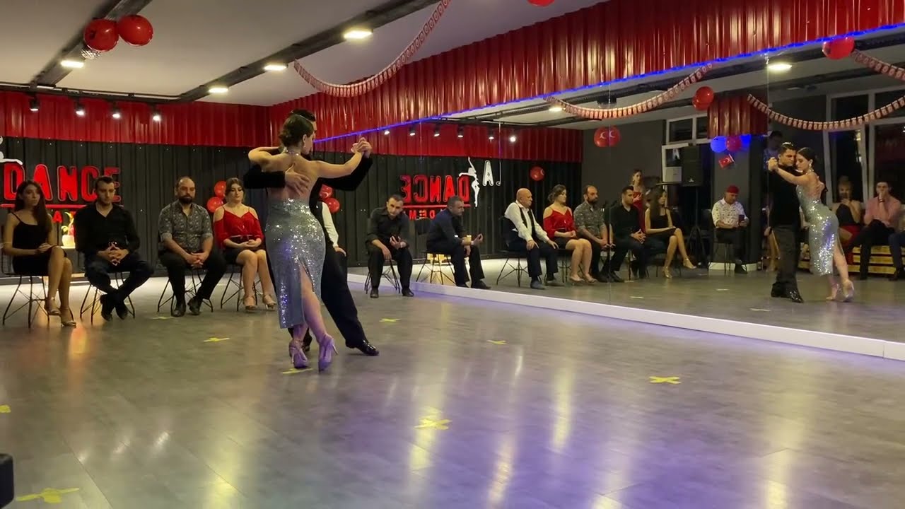 Batuhan Boy & Nida İnceoğlu - Muy Suave